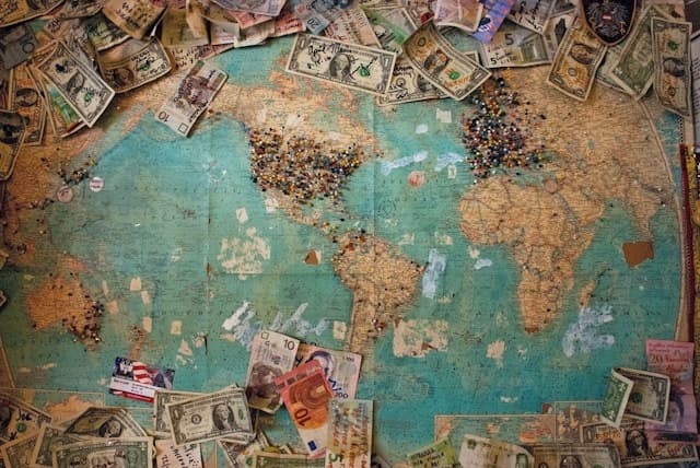 Como Dinheiro Evoluiu ao Longo da História: A Jornada do Valor 